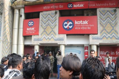 RBI bans Kotak Mahindra Bank from issuing new credit cards