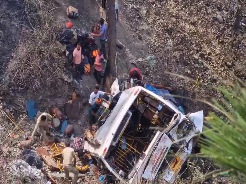 21 killed many injured in Jammu and Kashmir Akhnoor bus accident