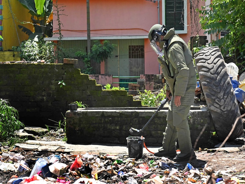 Bomb threat received in Delhi highly sensitive North Block fire tenders rushed to the spot