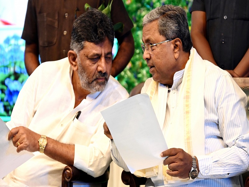 The tussle between CM Siddaramaiah and Deputy CM DK Shivakumar has started emerging in Karnataka (file photo- IANS)