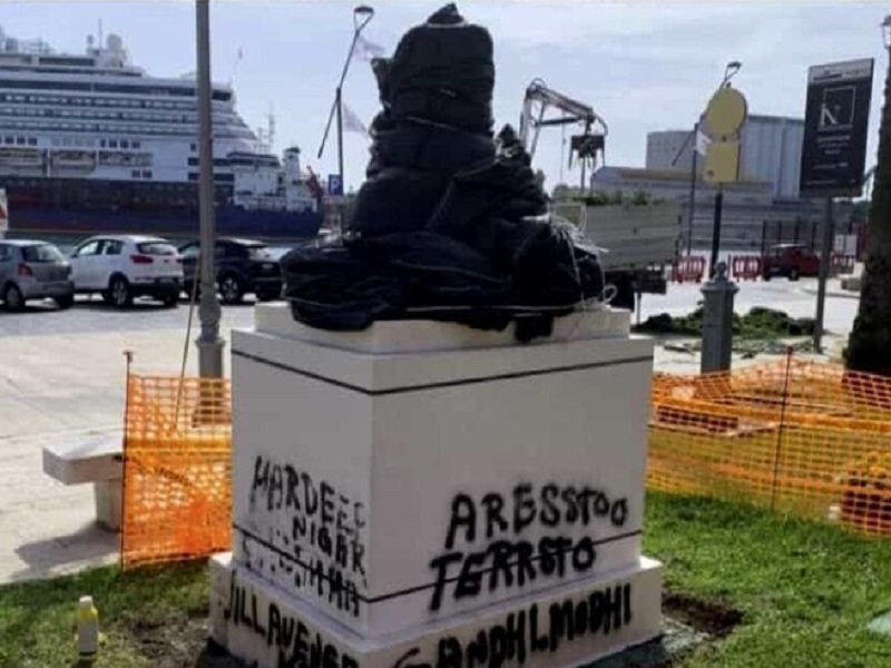 Khalistan supporters broke the statue of Mahatma Gandhi in Italy (Photo-X)