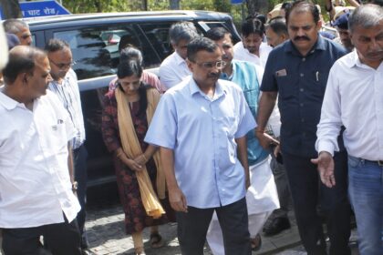 New Delhi: Delhi CM and AAP national convener Arvind Kejriwal, his wife Sunita Kejriwal, Delhi ministers Atishi, Saurabh Bharadwaj, Kailash Gahlot and other AAP leaders leave after pay tribute