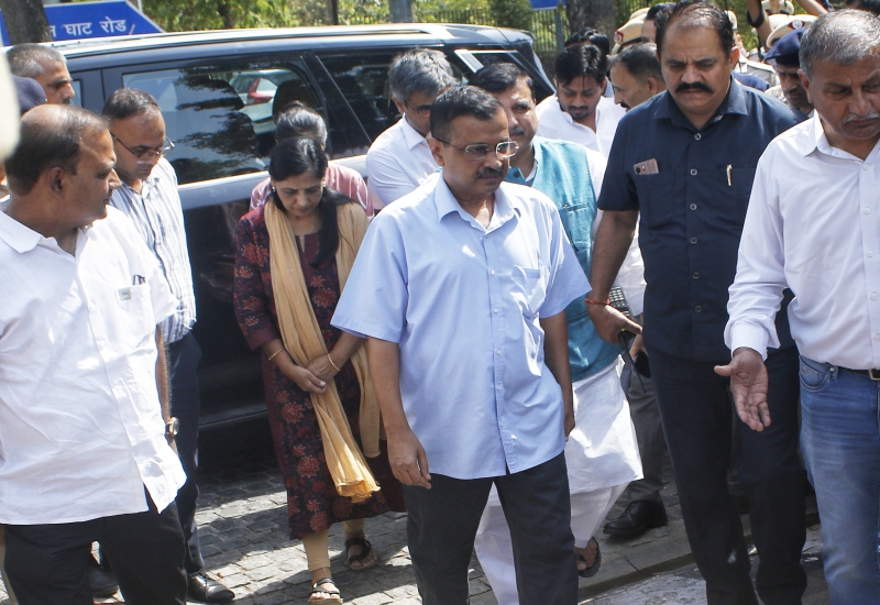 New Delhi: Delhi CM and AAP national convener Arvind Kejriwal, his wife Sunita Kejriwal, Delhi ministers Atishi, Saurabh Bharadwaj, Kailash Gahlot and other AAP leaders leave after pay tribute