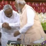 Nitish Kumar bent to touch Narendra Modi's feet in the parliamentary party meeting (Photo-X)