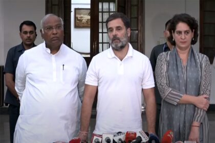 New Delhi: Congress National President Mallikarjun Kharge with party leaders Rahul Gandhi, Priyanka Gandhi, and KC Venugopal during a press briefing at his residence