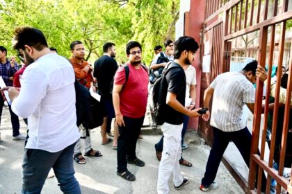 Noida: Candidates stand in queues to appear for the Union Public Service Commission (UPSC) exam at an examination center, in Noida , Sunday, June 16, 2024.(IANS/Ramesh Sharma)