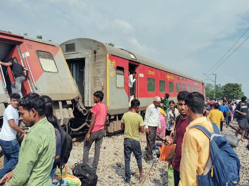 Train accident in up Gonda 2 dead, 20 injured, many trains on the route cancelled