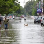 500 villages of UP submerged, hundreds of houses submerged in Uttar Pradesh, rescue of people trapped in flood by helicopter