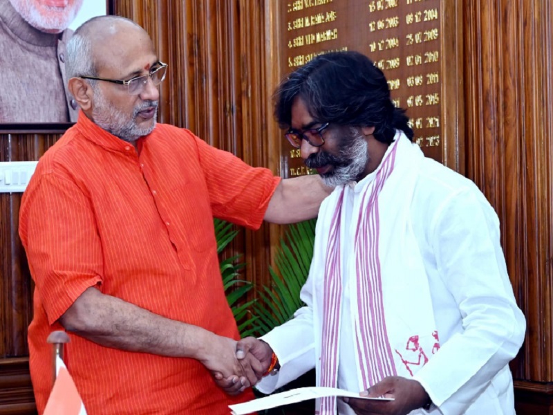 Hemant Soren again became the Chief Minister of Jharkhand after 154 days, took over the chair for the third time, Governor administered the oath at Raj Bhavan.