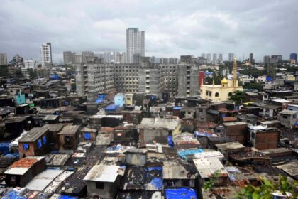 Notice to vacate 5,000 houses built under government scheme in Vadodara, what reason did the Municipal Corporation give?