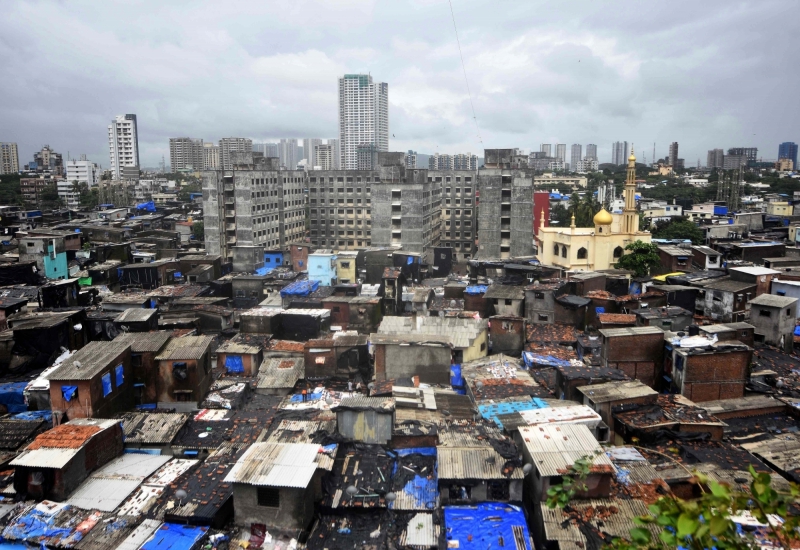 Notice to vacate 5,000 houses built under government scheme in Vadodara, what reason did the Municipal Corporation give?