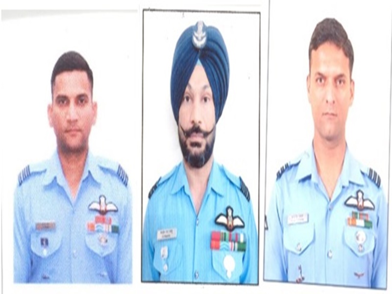 Air Force officers honored for courage and bravery President Draupadi Murmu