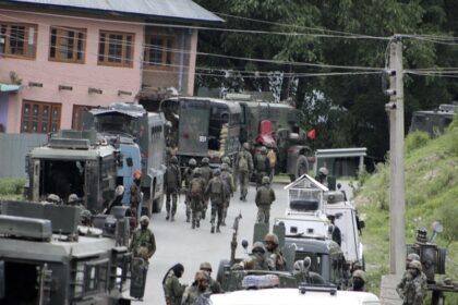 Encounter with terrorists in Anantnag district of Jammu and Kashmir 2 soldiers killed 3 injured