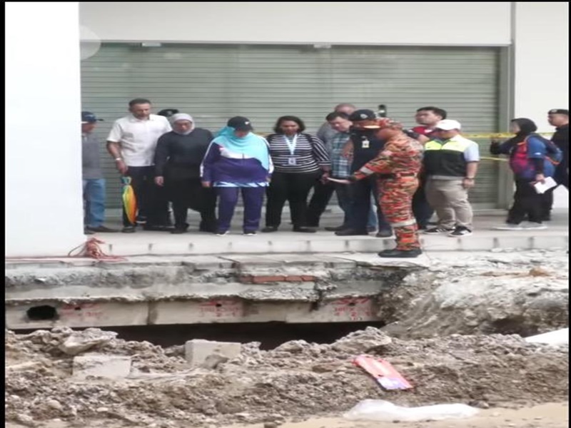 no trace of Indian woman Vijaya Lakshmi Gali who fell into 26 feet deep sinkhole in KualaLumpur 8th day officials said continuing search operation risky