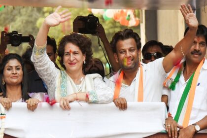 Nagpur: Congress General Secretary Priyanka Gandhi Vadra during a road show to campaign for party candidate Rushikesh Shelke from Central Nagpur Assembly Constituency in Nagpur on Sunday, November 17, 2024. (Photo: IANS/Chandrakant Paddhane)