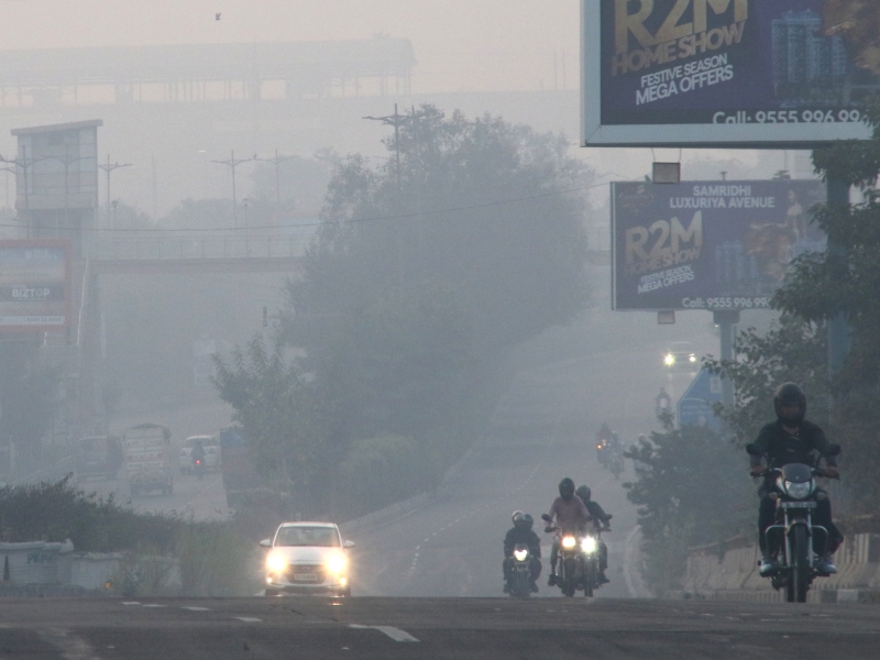 Delhi pollution, Delhi air pollution, Delhi air quality index, दिल्ली-एनसीआर में 69% परिवार प्रदूषण से संबंधित बीमारियों से पीड़ित, Delhi pollution survey, Delhi survey, air pollution survey, breathing problems, cough, soar throat, Diwali