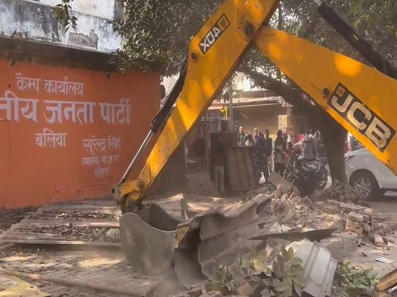 Bulldozer action on BJP camp office in Ballia