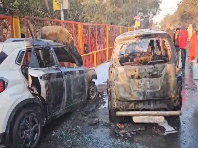 Mahakumbh Nagar, 2 Vehicles caught Fire, fire incident, fire, महाकुंभ, आग की घटना, हिंदी न्यूज,