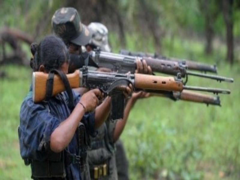 Naxal Encounter in Abujhmad,Naxal Encounter in Chhattisgarh,Policeman Killed in Naxal Encounter,Four Naxalites killed in encounter,अबूझमाड़ में नक्सलियों से मुठभेड़,छत्तीसगढ़ में नक्सलियों से मुठभेड़