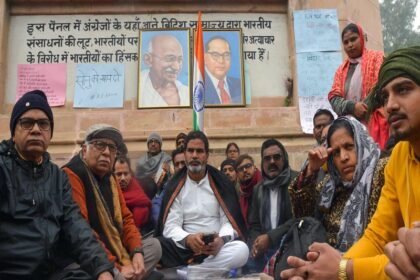 Patna: Jan Suraaj chief Prashant Kishor with others during an indefinite hunger strike demanding the cancellation of the 70th Integrated Combined Competitive (Preliminary) Examination (CCE), 2024, conducted by the BPSC, over allegations of a question paper leak near the Mahatma Gandhi statue in Patna on Sunday, January 05, 2025. (Photo: IANS)