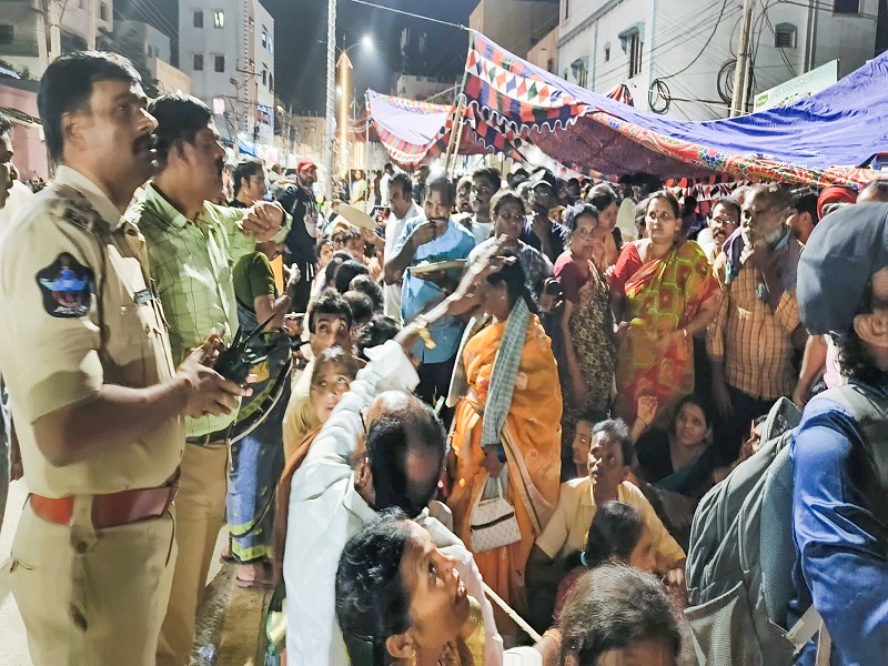 Tirupati: Police personnel stand guard at the token issuance centers, commemorating the Dwadashi of Vaikuntha Ekadashi