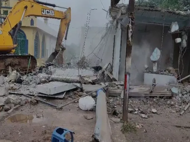 SC-on-bulldozer-action-2